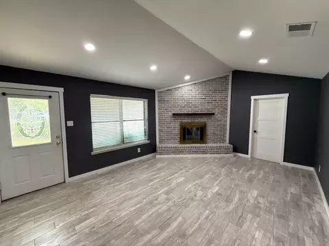 137 W 6th St, Krum, TX 76249
