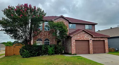 1085 Harriman Dr, Saginaw, TX 76131