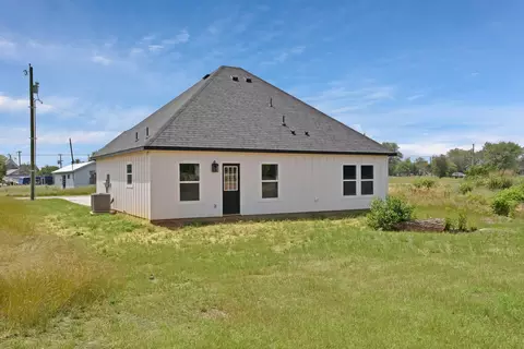 Exterior - 205 E South St, Itasca, TX 76055 photo 6 of 6