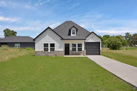 Exterior - 205 E South St, Itasca, TX 76055 photo 2 of 6