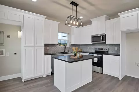 Kitchen - 205 E South St, Itasca, TX 76055 photo 2 of 3