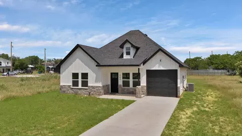 Exterior - 205 E South St, Itasca, TX 76055 photo 4 of 6