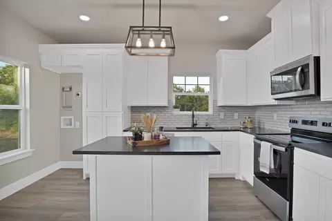 Kitchen - 205 E South St, Itasca, TX 76055 photo 1 of 3