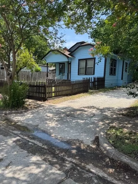 Exterior - 1806 Live Oak Ave, Waco, TX 76708 photo 2 of 3