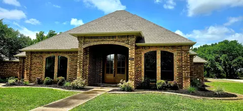 805 Lakeway Dr, Ennis, TX 75119