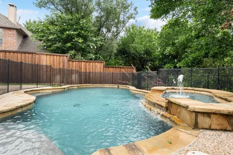 8016 Greensboro Dr, Plano, TX 75025