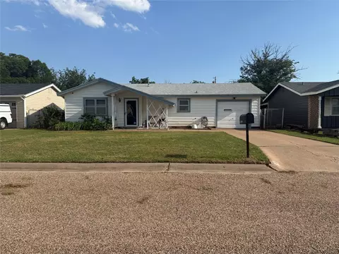 504 Dodson Dr, Stamford, TX 79553