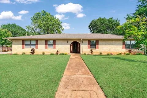 1050 35th St NE, Paris, TX 75462