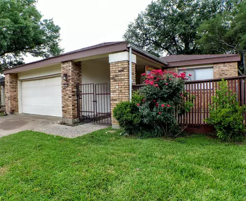 1608 Grandview Dr, Arlington, TX 76012