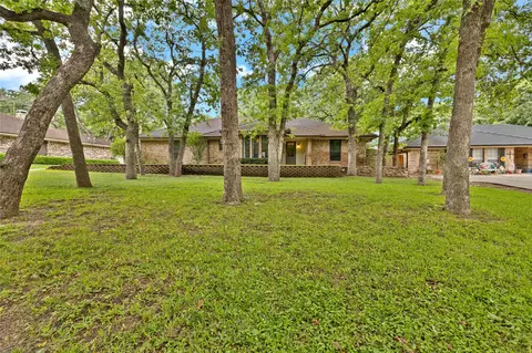 413 Timberlake Dr, Azle, TX 76020