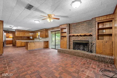 Living - 9347 Highway 3, Plain Dealing, LA 71064 photo 6 of 6