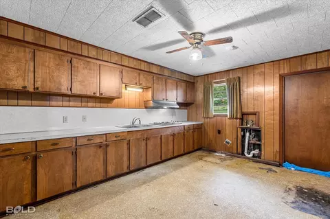 Kitchen - 9347 Highway 3, Plain Dealing, LA 71064 photo 5 of 5