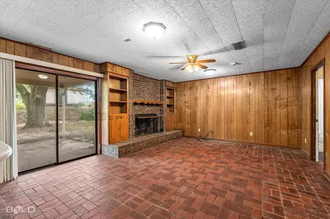Living - 9347 Highway 3, Plain Dealing, LA 71064 photo 4 of 6