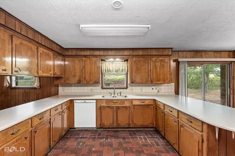 Kitchen - 9347 Highway 3, Plain Dealing, LA 71064 photo 2 of 5