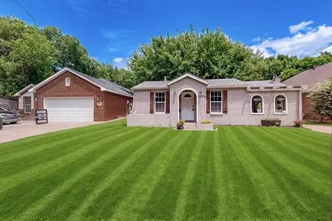 2226 Varsity Dr, Grand Prairie, TX 75051