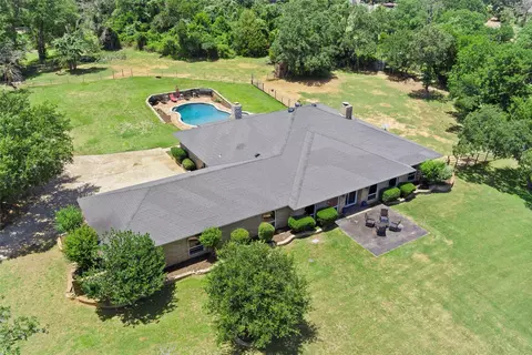 2052 Trailwood Dr W, Burleson, TX 76028