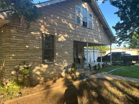 208 Erie St, Cleburne, TX 76031