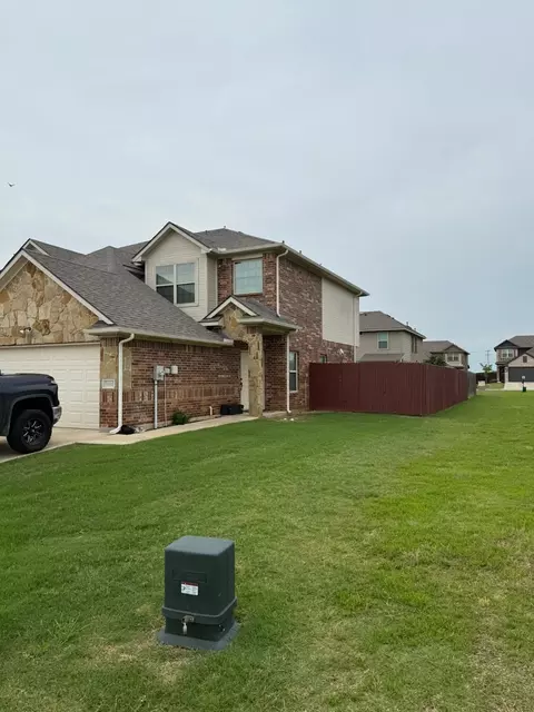 5001-5003 Sanger Circle Dr, Sanger, TX 76266