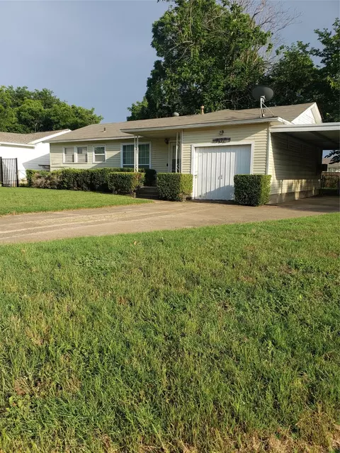 902 Mcclendon St, Irving, TX 75061