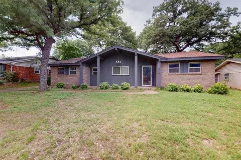 716 W Pleasantview Dr, Hurst, TX 76054