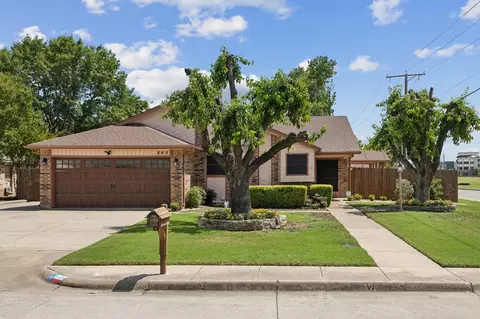 849 Brian Dr, Grand Prairie, TX 75052