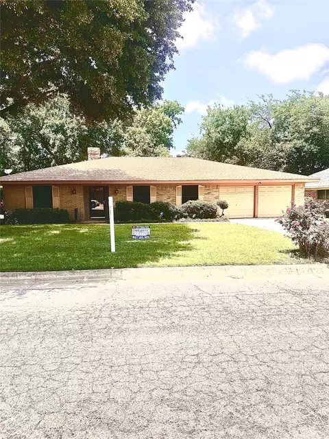 3309 Jamestown Dr, Forest Hill, TX 76140