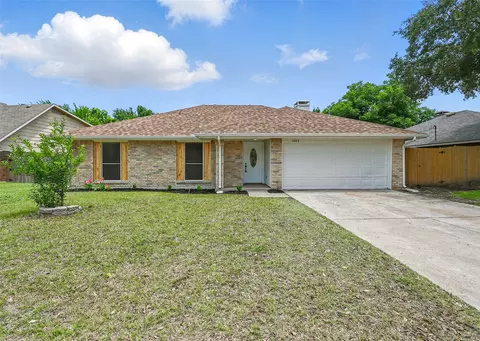 1009 Meadow Creek Dr, Lancaster, TX 75146