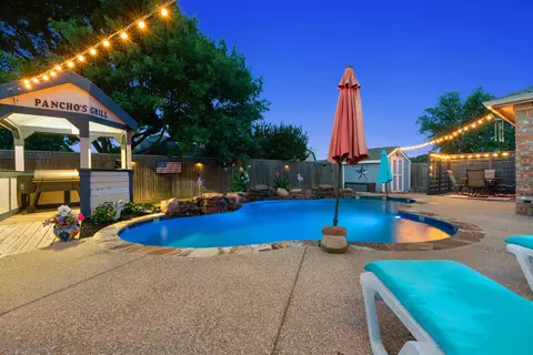 938 Micah Rd, Burleson, TX 76028
