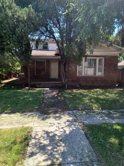 860 E Mulkey St, Fort Worth, TX 76104