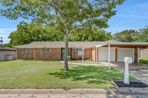 7424 Bridges Ave, Richland Hills, TX 76118