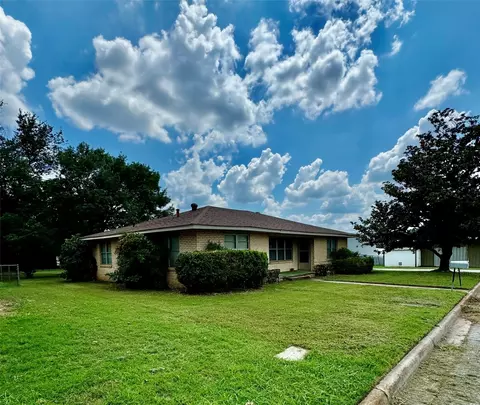 1402 Vine St, Bridgeport, TX 76426