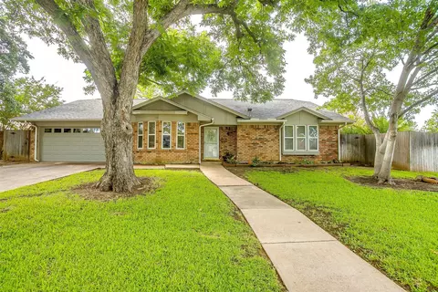 1003 Purdue Dr, Arlington, TX 76012