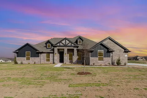 670 Crystal Lake Ln, Red Oak, TX 75154