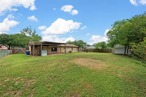 Exterior - 202 Lee Ln, Lorena, TX 76655 photo 3 of 4
