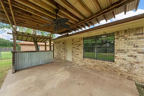 Exterior - 202 Lee Ln, Lorena, TX 76655 photo 2 of 4