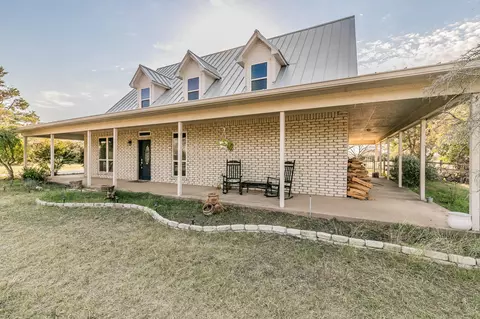 150 Burton Hill Dr, Weatherford, TX 76087