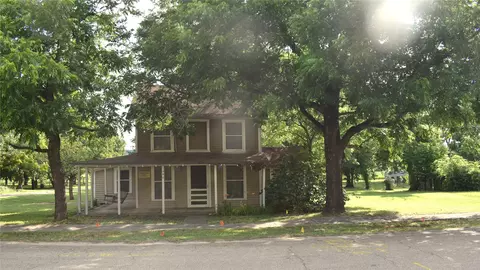 302 N Erath St, Meridian, TX 76665