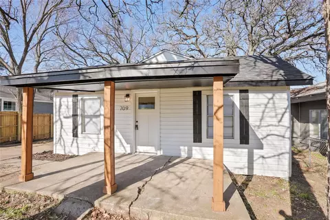 709 E Gandy St, Denison, TX 75021