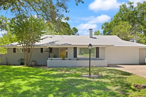 8021 Northbrook Dr, Benbrook, TX 76116