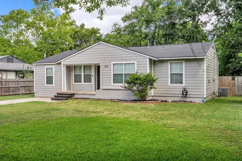 203 Olive St, Waxahachie, TX 75165