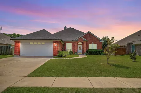 501 Chestnut Ln, Saginaw, TX 76179