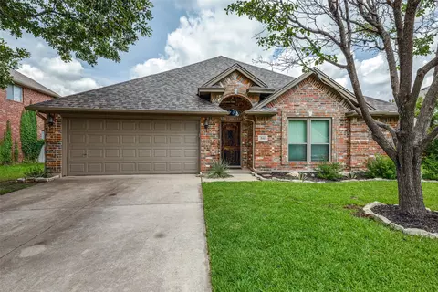 544 Willowview Dr, Saginaw, TX 76179