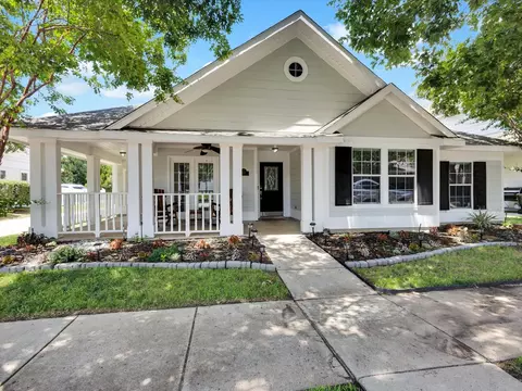 1305 Pinehurst Dr, Savannah, TX 76227