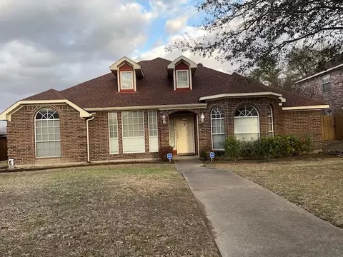 704 Kelsie Ln, Desoto, TX 75115