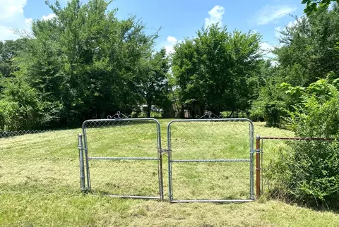 909 Redoak Dr, West Tawakoni, TX 75474