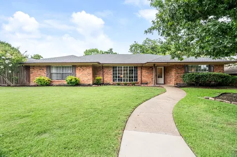 1813 Midcrest Dr, Plano, TX 75075