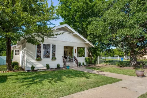 1005 W Walker St, Denison, TX 75020