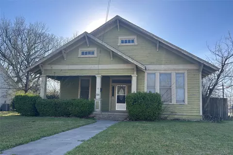 701 S Clements St, Gainesville, TX 76240
