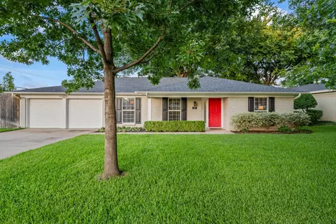 1432 Foothill Dr, Hurst, TX 76053