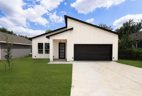 1032 E Arlington Ave, Fort Worth, TX 76104